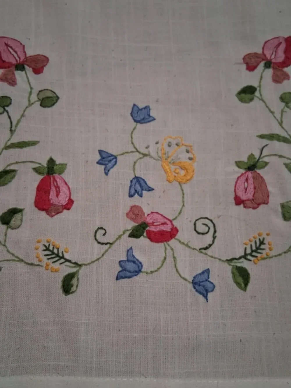 Embroidered Floral Table Runner